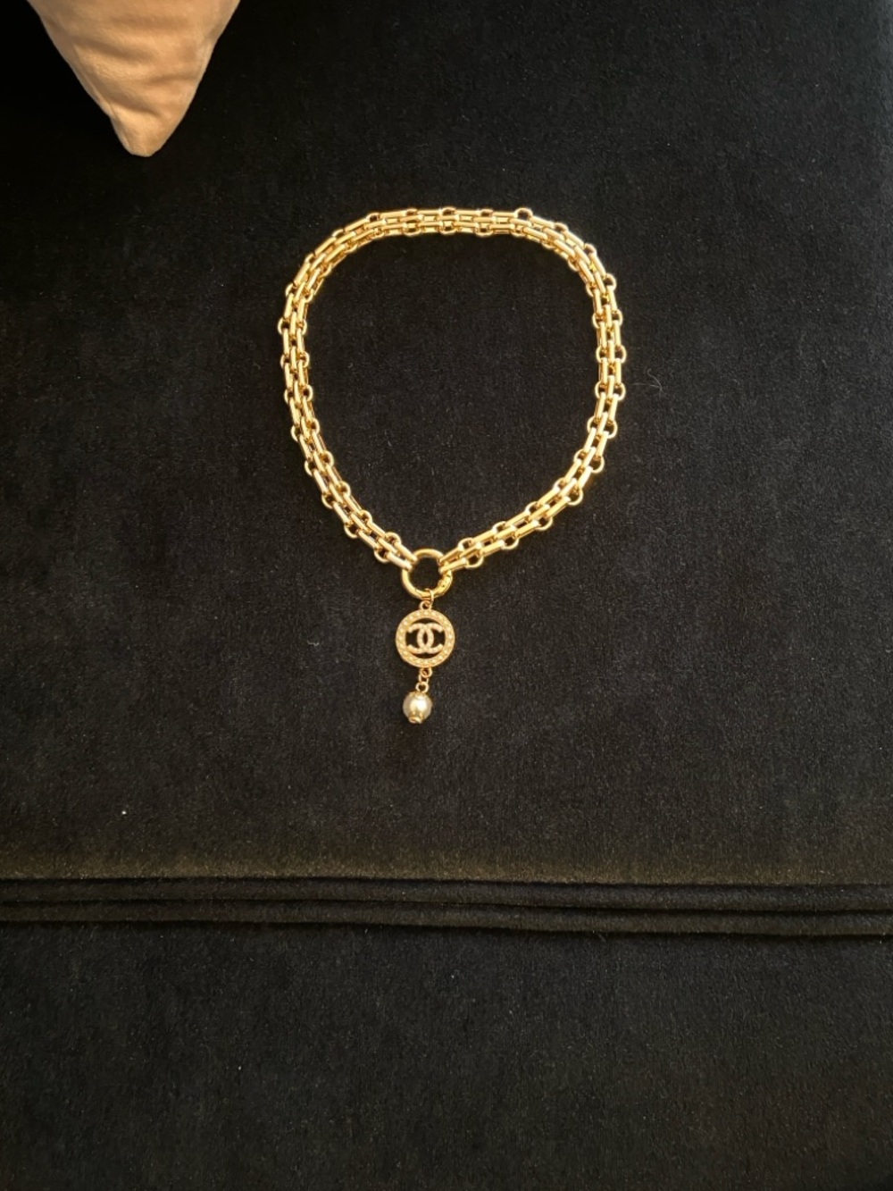 CHANEL Logo Medallion  Pearl Drop Charm And Gold Link Chain Necklace - Picture 2 of 12